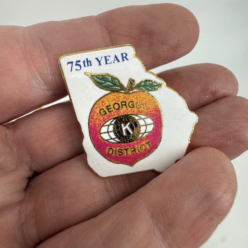 Kiwanis Georgia District 75th Year Peach Enamel‎ Pin Collectible Souvenir